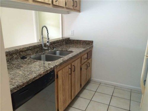 6040 SHAKERWOOD CR # 201, Fort Lauderdale, FL 33319