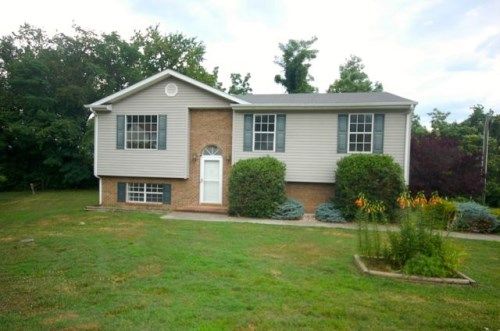 1215 Foxhill Dr, Salem, VA 24153