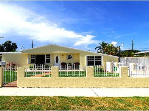 1270 W 60 TE, Hialeah, FL 33012