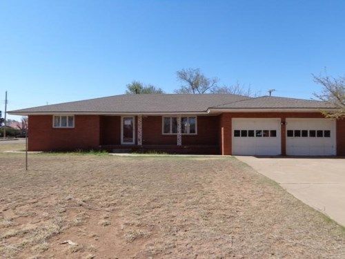 201 Avenue E, Hart, TX 79043
