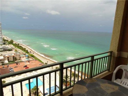 2080 S Ocean Dr # PH10, Hallandale, FL 33009