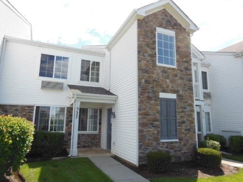 327 Silverstone Dr, Carpentersville, IL 60110