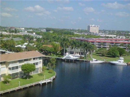427 GOLDEN ISLES DR # 8B, Hallandale, FL 33009