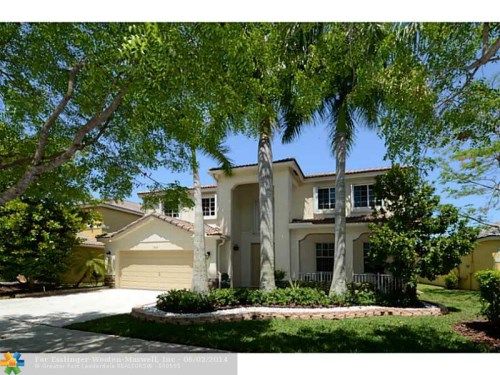 700 NANDINA DR, Fort Lauderdale, FL 33327