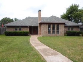 1102 Danish Dr, Grand Prairie, TX 75050