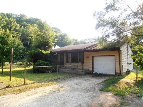 924 Meadows Ave, East Peoria, IL 61611