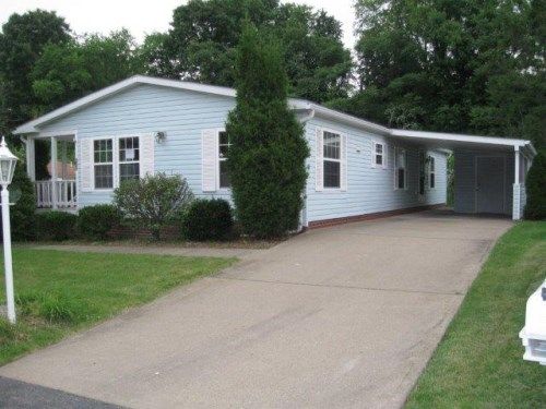 250 Rock Lake Dr, Zelienople, PA 16063