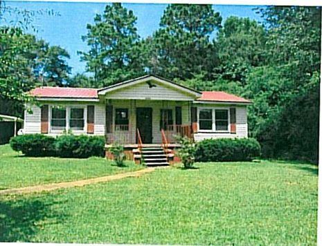 1693 Smith Dr, Alexander City, AL 35010