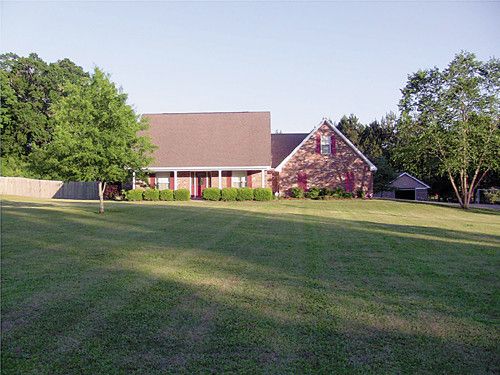 418 Country Hills Cove, Florence, MS 39073