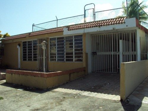 Urb Villa Carolina 132-30 Calle 100, Carolina, PR 00985