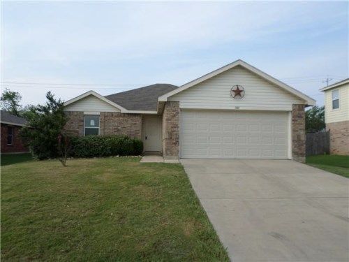 300 Deer Run Dr, Sanger, TX 76266