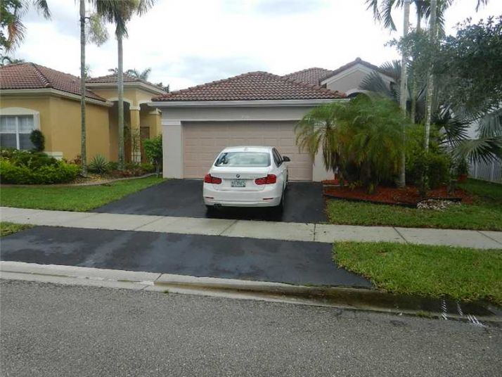 990 BLUEWOOD TE, Fort Lauderdale, FL 33327