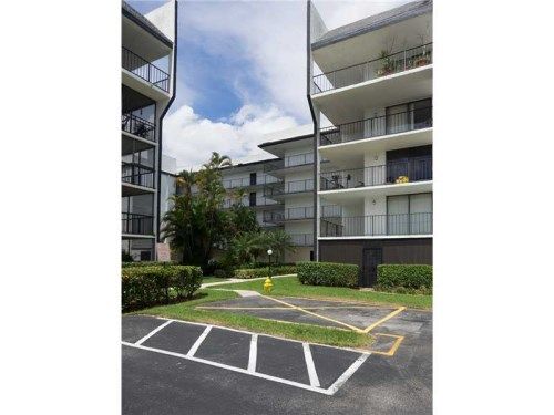 6190 WOODLANDS BL # 108, Fort Lauderdale, FL 33319