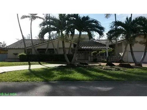 19501 E OAKMONT DR, Hialeah, FL 33015