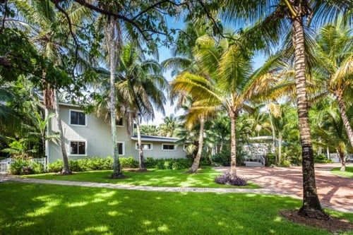 10325 SW 62 AV, Miami, FL 33156