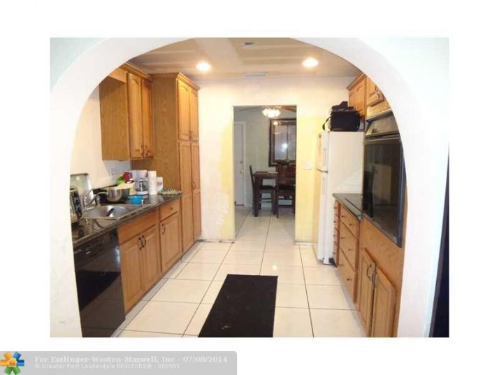 5890 16th Ct, Fort Lauderdale, FL 33313