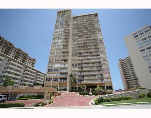 3140 S OCEAN DR # 1402, Hallandale, FL 33009