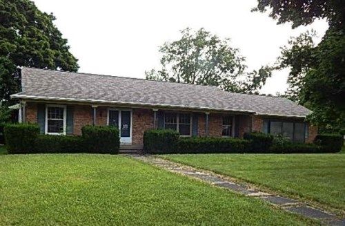 524 Farmstead Ln, Lansing, MI 48917