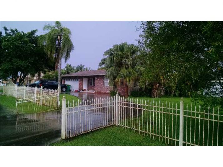 11960 NW 27 ST, Fort Lauderdale, FL 33323