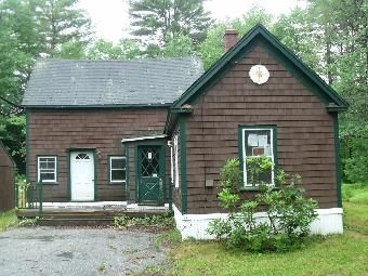 128 Poland Spring Rd, Auburn, ME 04210