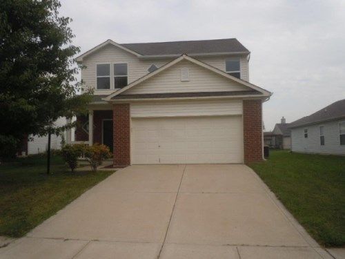 636 Cloverfield Ln, Greenwood, IN 46143