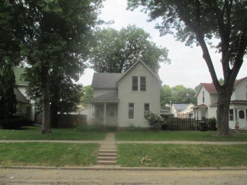1912 Pershing Blvd, Clinton, IA 52732