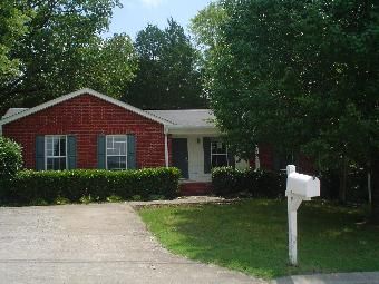 212 Eisenhower Dr, Ashland City, TN 37015