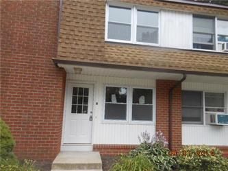 33 Russell St #8, Jewett City, CT 06351