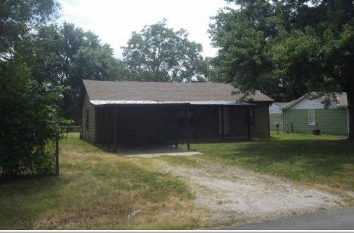 205 W Spring St, Spring Hill, KS 66083