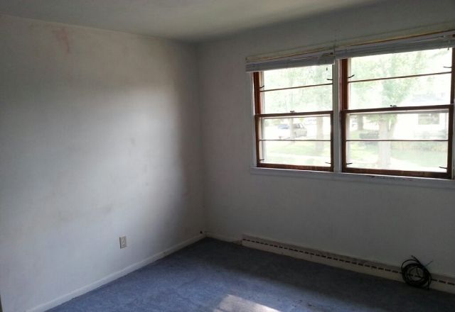 858 W Jefferson Dr, Freeport, IL 61032