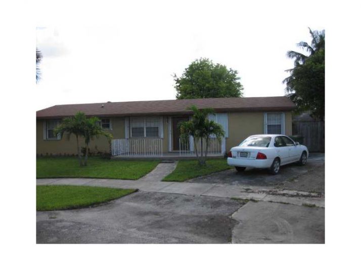 1749 W MOWRY CT, Homestead, FL 33030