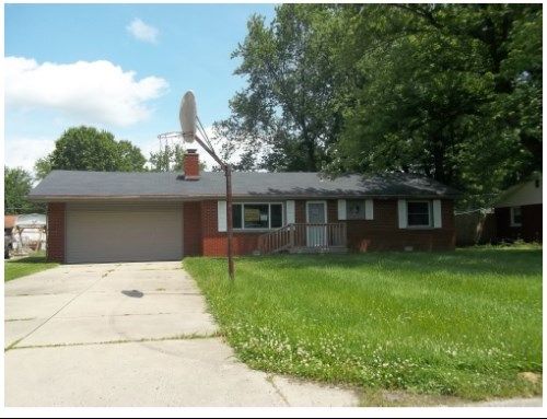 612 Valley Dr, Anderson, IN 46011