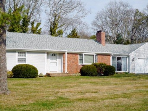 8 Clubhouse Dr, Pocasset, MA 02559