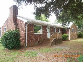 102 Maxwell Ln, Newport News, VA 23606