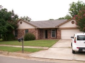 808 J St, Barling, AR 72923