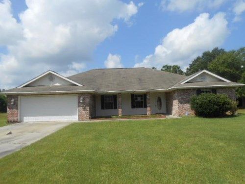 32 C G Smith Rd, Picayune, MS 39466