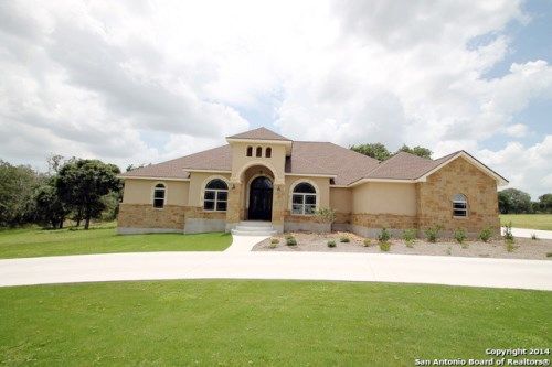 108 Bridge Water Dr, La Vernia, TX 78121