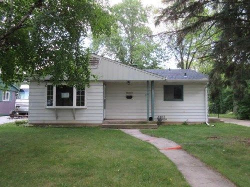 W67n384 Grant Ave, Cedarburg, WI 53012