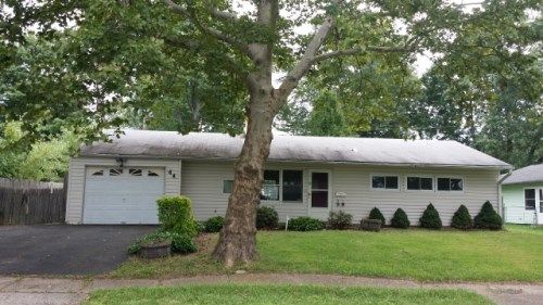 44 Balsam Rd, Levittown, PA 19057