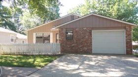 11215 W 77th Ter, Overland Park, KS 66214