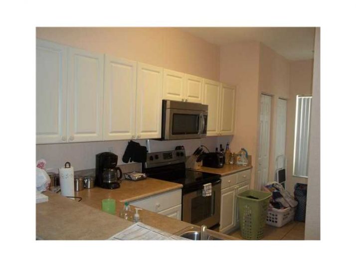 4940 SW 140 TE # 14, Hollywood, FL 33027
