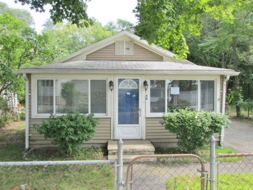 40 Danforth St, White Lake, MI 48386