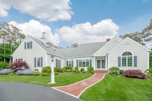 40 Marsh Side Dr, Yarmouth Port, MA 02675