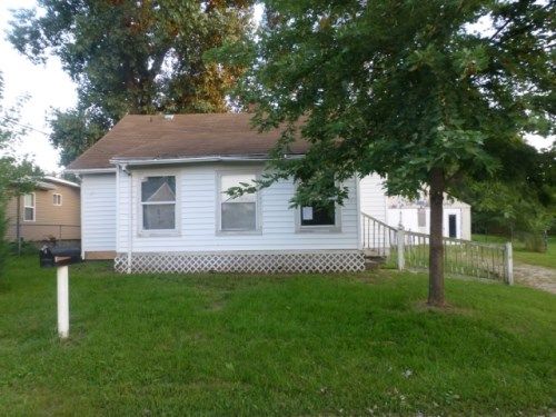 100 Thornton Ave, Pekin, IL 61554