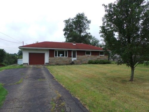 2984 Oak St, Barberton, OH 44203