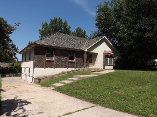 1118 NE 79th St, Kansas City, MO 64118