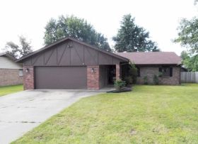 214 Magnolia St, Siloam Springs, AR 72761