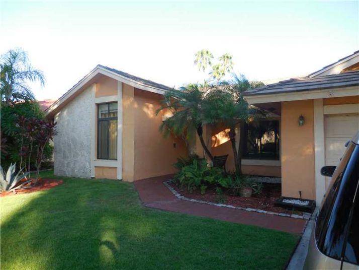 1604 NEWPORT LN, Fort Lauderdale, FL 33326