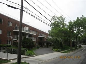 320 E Shore Road 10b, Great Neck, NY 11023