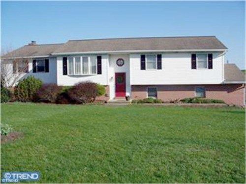 201 HOOK RD, Mohrsville, PA 19541